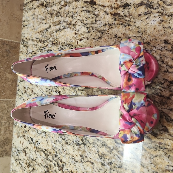 Satin Fioni with 4" heel - Picture 3 of 4